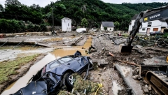 "ZADESILA NAS JE KATASTROFA" Smrtonosne poplave razorile Nemačku, Merkel se oglasila iz Vašingtona (FOTO)