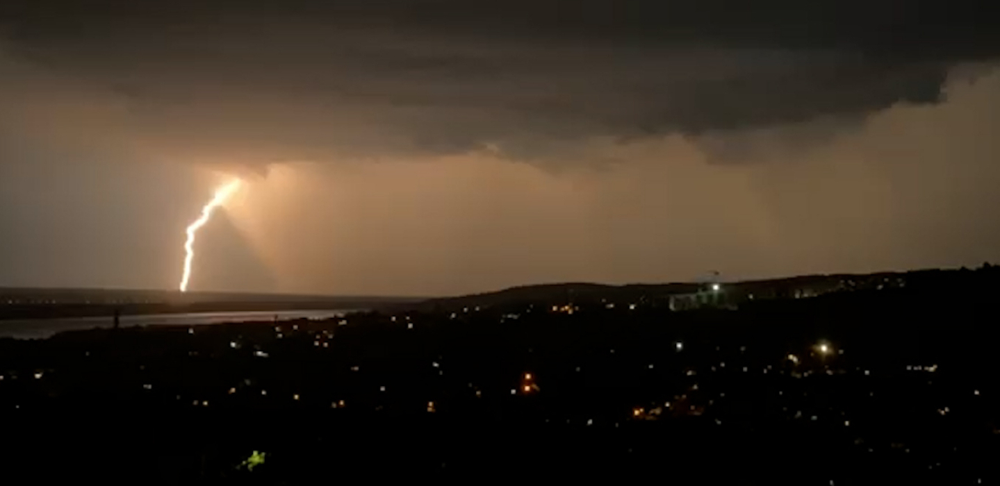 UDARIO GROM KOD NAPLATNE RAMPE POJATE Ogromne gužve, putarinu naplaćuju ručno!