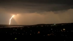 HITNO UPOZORENJE RHMZ Tokom dana nepogode u većem delu Srbije, spremite se za grad, olujni vetar i obilne pljuskove!