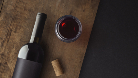 EVO S KAKVIM SE PREDZNANJEM IDE U KAFANU: Otvaranje flaše vina 400 dinara!