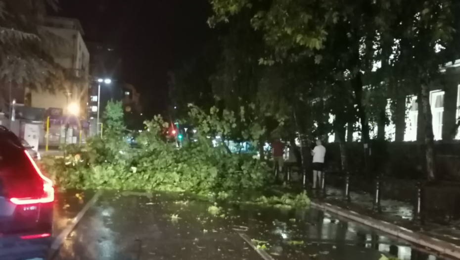 ŽESTOKO NEVREME POGODILO SRBIJU Kiša poplavila sve, RHMZ objavio upozorenje za NAREDNA TRI DANA (VIDEO)