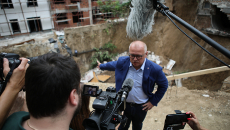 VESIĆ O URUŠAVANJU ZGRADE NA VRAČARU Ako šteta ne može da se sanira, investitor da im napravi novu zgradu i da nove stanove!