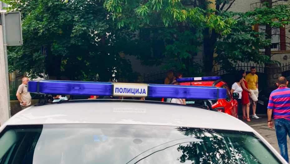 HOROR U CENTRU BEOGRADA Muškarac posle svađe u saobraćaju potegao sekiru!