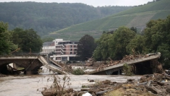 EKSTREMNE POPLAVE POGODILE RUMUNIJU Oglasio se ministar, poginule dve odobe