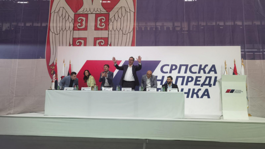 VUČIĆ U PUNOM SPENSU Predsednika dočekalo na hiljade ljudi, gromoglasan aplauz se prolomio halom