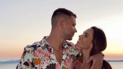 SLAVLJE U DOMU ESTRADNOG PARA! Relja Popović vest o ćerkici dočekao u transu, pevač u delirijumu uz ove folk hitove (VIDEO)