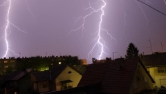 MUNJE I GROMOVI NAD BEOGRADOM Nevreme nakon prolećnog dana, evo kad će pasti kiša