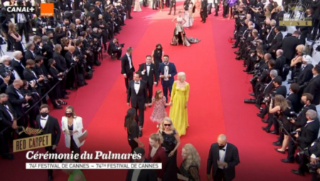 PAJA PATAK NA CRVENOM TEPIHU Dok u lažnoj državi čekaju da ga rastrgnu, Kurti se bahati u Kanu i glumi filmsku zvezdu!