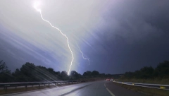 UPOZORENJE ZA VOZAČE Kratkotrajni pljuskovi mogu da izazovu opasnost!