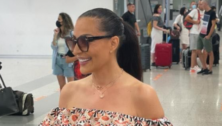 SKROZ SE OPUSTILA! Ceca pokazala kako uživa na plaži, bikini jedva obuzdao bujne grudi pevačice, a komentari samo pljušte (FOTO)