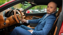 KAŽU DA JE JEDNA OD NJEGOVIH NAJBOLJIH PESAMA DO SADA Mirko Plavšić izbacio novi hit "Matorac" o kojem javnost priča već danima