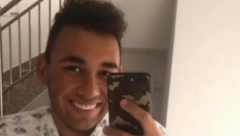 POTPUNA TRANSFORMACIJA Neca ušao sa braon kosom, farbao se u plavo, a sada se odlučio na drastičnu promenu