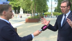 UPAD U PRENOS UŽIVO IZ BRISELA Srbin u limuzini prekinuo Vučića, a ovakav gest predsednika niko nije očekivao (VIDEO)