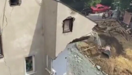 SNIMAK NOVOG URUŠAVANJA NA VRAČARU Dogodilo se ono od čega su stanari strahovali! (VIDEO)