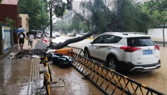JEDAN SNIMAK PRIKAZUJE SAV UŽAS KOJI JE POGODIO KINU Metro stanica i dalje pod vodom, šteta izazvana poplavama ogromna (VIDEO)