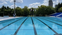 UŽAS NA BAZENU U NIŠU! Spasioci ga izvukli iz vode sa slomljenim rebrima: Pluća su mu bila puna vode!