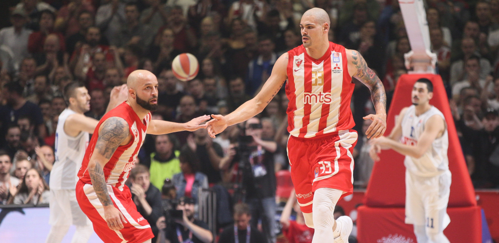 POGODILI GA NA DERBIJU METALNIM PREDMETOM, A OD TADA JE POSTAO AMAJLIJA! Bivši košarkaš Zvezde pokazao čime je pogođen protiv Partizana! (FOTO)