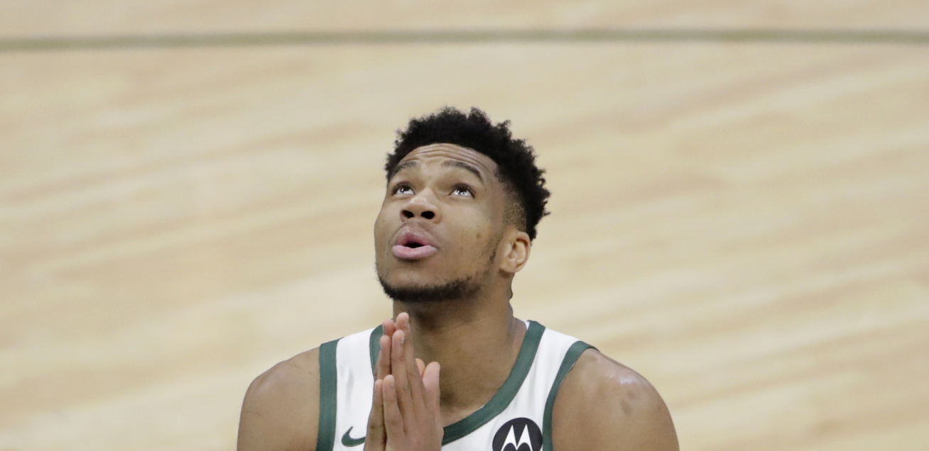 GRČKA U VELIKOM PROBLEMU Adetokumbo se povredio šest dana pred meč sa Srbijom