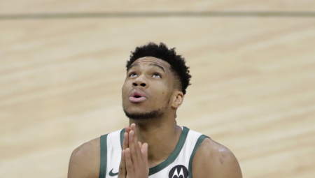 GRČKA U VELIKOM PROBLEMU Adetokumbo se povredio šest dana pred meč sa Srbijom