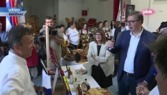 KAO KONJAK Vučić popio rakiju sa likom Čiča Draže - Čuo sam od Nestorovića da treba (FOTO)