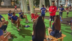 NOVAK ĐOKOVIĆ UŠAO U SELO Odmah je pohitao da se vidi sa njima (FOTO)