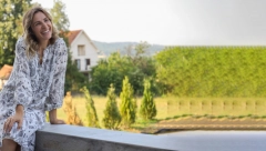 U DUGOVIMA ZBOG NOVOG BIZNISA Poznata pevačica podigla kredit, pa poručila: Još uvek ga otplaćujem i ko zna do kad ću!