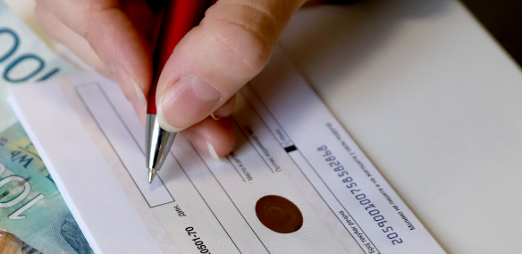 GRAĐANI VERNI ČEKOVIMA U SRBIJI Prodavci predlažu da se limit podigne na 8.000 ili 10.000 dinara