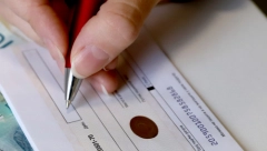 GRAĐANI VERNI ČEKOVIMA U SRBIJI Prodavci predlažu da se limit podigne na 8.000 ili 10.000 dinara