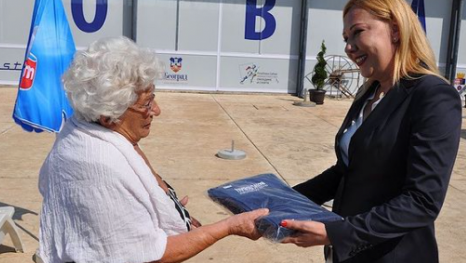 IVANA TOMIĆ ILIĆ: Imala sam čast da dočekam prve posetioce bazena na Banjici (FOTO)