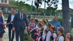 "HVALA DOMAĆINIMA NA DIVNOM DOČEKU" Predsednik Srbije obišao je opštinu Knić, pored srdačnog dočeka meštana posebno ga je obradovala jedna važna vest!