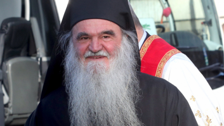 HAOS U EPARHIJI KRUŠEVAČKOJ Episkop David Perović tvrdi da su demoni zarobili dušu Aleksandru Šargiću: Vladika anatemisao Kruševljanina zbog pornografije i mnogoboštva!