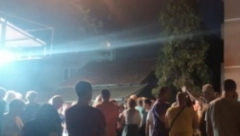 KARABURMA VEČERAS NA NOGAMA Zbog smrti dečaka se okupio veliki broj građana, traže pravdu (VIDEO)