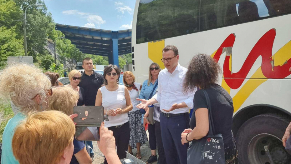 NASTAVLJA SE TEROR PRIŠTINE Zaustavljeni hodočasnici na Jarinju! Vernici pretnja za javnu bezbednost? (VIDEO)