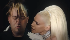 PODIGLI KLUB NA NOGE Nataša i Rasta u Parizu prvi put uživo otpevali pesmu "Iz daleka", publika oduševljena(VIDEO)