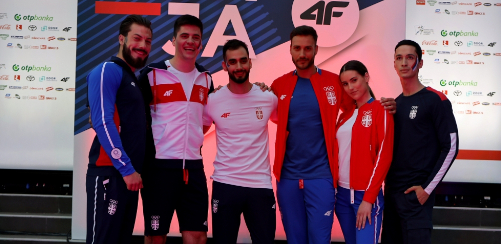 MODNA PARADA NA OLIMPIJSKIM IGRAMA: Srpski sportisti u kombinacijama trobojke, dominiraju kreacije poznatih svetskih dizajnera