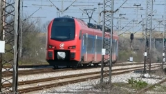 HAOS KOD KRALJEVA Putnički voz izleteo iz šina i udario u stenu!