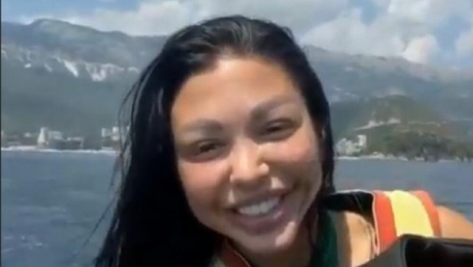 PRAVI HAOS NA MORU! Oglasila se Maja Marinković iz Crne Gore i otkrila ko je misteriozni dečko sa skutera, spomenula i Mensura! (FOTO)