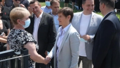 BRNABIĆ PRECIZIRALA NEVERNIM TOMAMA Od 2012. otvoreno 670.000 radnih mesta, ne za članove SNS
