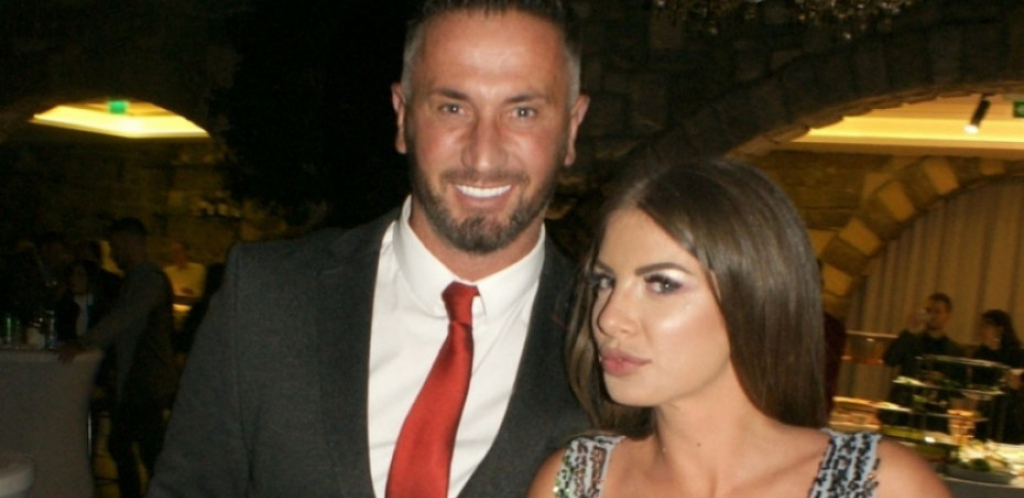 DRAGANA MITAR POVELA SINA S LJUBAVNIKOM NA MORE Dete sedelo na plaži dok se ona ljubila s ljubavnikom u vodi! (PAPARACO)