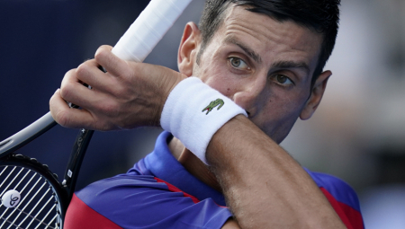 ASTROLOZI PREDVIĐAJU ZA ĐOKOVIĆA U 2022. Loš tranzit planeta na početku godine Novaku donosi neprijatan događaj, tako da su male šanse da će učestvovati na AO