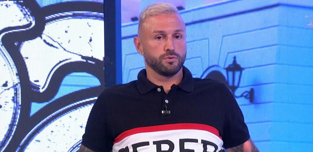 MATORA DRTINO, TARA NAMERNO TROŠI TVOJE PARE! Ša stavljen na stub srama zbog svog ponašanja, Srbija saglasna da se snozao kao niko do sada!