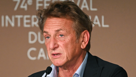 NEĆE DA SNIMA SA NEVAKCINISANIM KOLEGAMA! Šon Pen prekinuo snimanje serije, spreman je da svima plati vakcine!