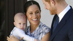 IAKO JE PRINČEV SIN ŽIVI KAO SVAKO DRUGO DETE  Arči uživa u malim stvarima, evo gde ga je mama Megan pustila da se igra! (FOTO)