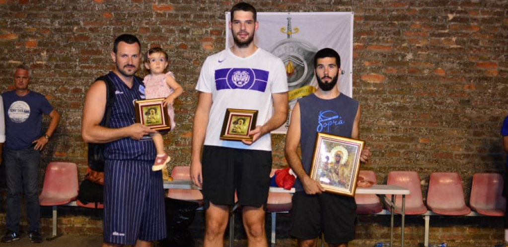 ODRŽAN TURNIR TROJKA ZA BOŠKA! Mnoge javne ličnosti učestvovale na humanitarnom događaju (FOTO GALERIJA)