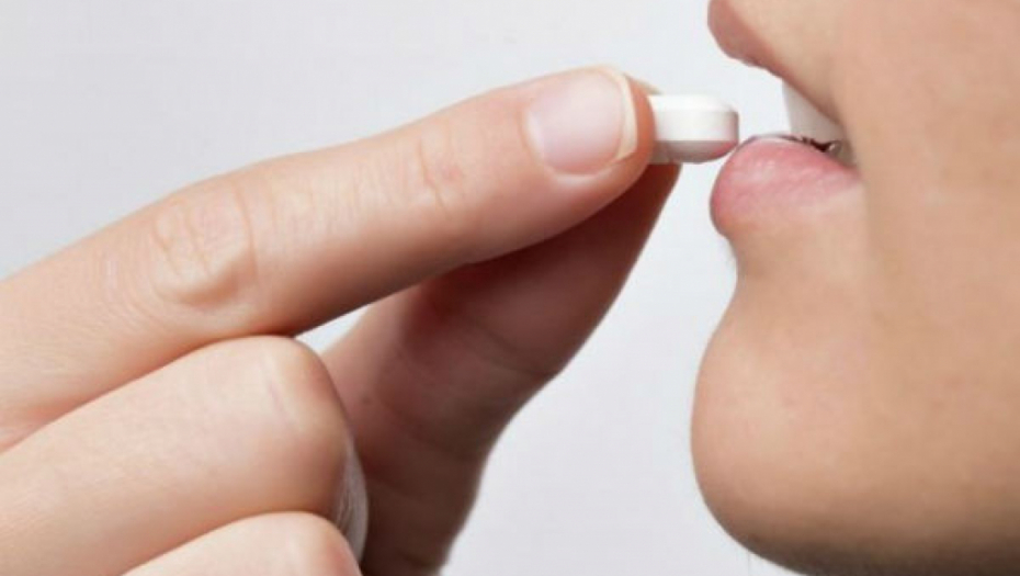 ZAŠTO TABLETU NIKADA NE TREBA GUTATI NA SUVO? Nastaju opasne komplikacije, koje dugo nećete prepoznati