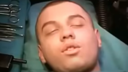 MAJKA POZNATOG GLUMCA POSLE 17 GODINA OTKRILA KAKO JE UMRO Pričali su da se predozirao, a sada se saznala istina!