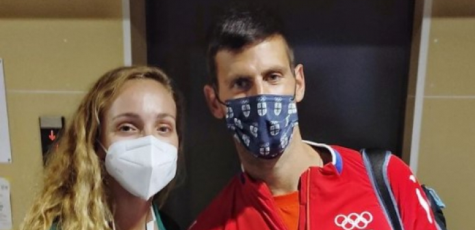 NOVAK ĐOKOVIĆ NAJVEĆA ZVEZDA U SELU Svi su pomislili da je stigla Jelena, kao ono... (FOTO)