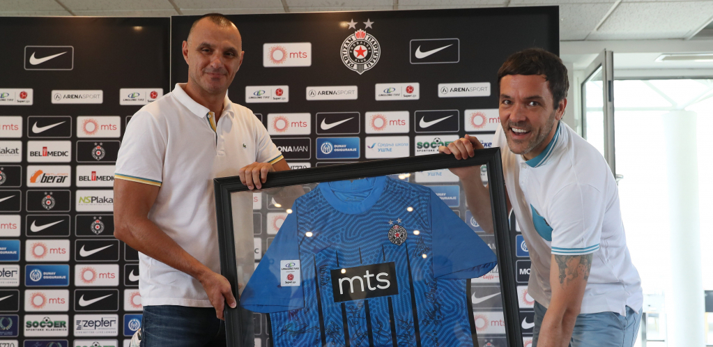 ZADUŽIO JE DRES Stojković već promovisan u novom klubu (FOTO)