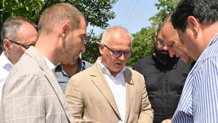 Vesić obišao radove na izgradnji saobraćajnice u Batajnici