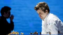 ŠAHOVSKI VIMBLDON SLAVI OSAMDESET ČETVRTI ROĐENDAN  Svetski šampion došao u Vajk an Ze da mu se poklone